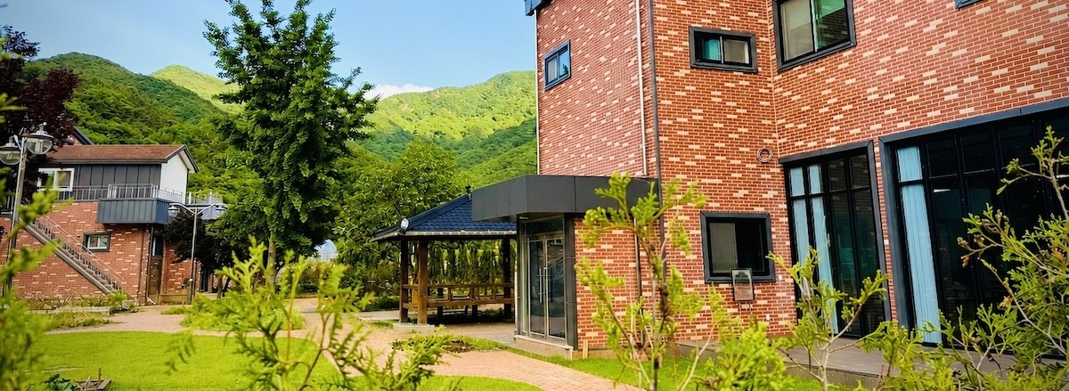 Ananda Karnika Retreat Center in the Korean countryside